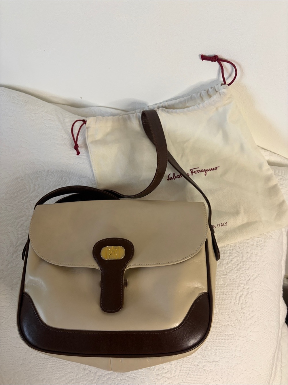 [VINTAGE] Salvatore Ferragamo Leather Crossbody Shoulder Bag Cream & Dark Brown